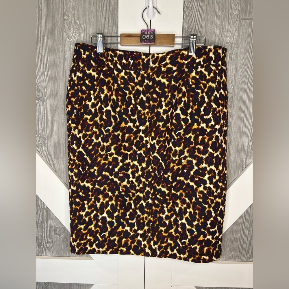 D20.07 Merona Animal Print Stretch Straight Skirt Blue/Orange Print 8